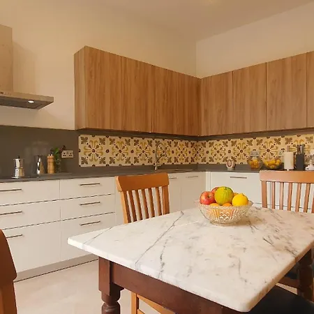 Hébergement de vacances Dar Tan-nanniet - House Of Character With Private Pool Żejtun