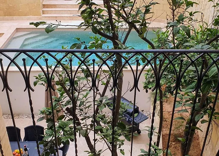 Case de vacanță Dar Tan-nanniet - House Of Character With Private Pool Żejtun